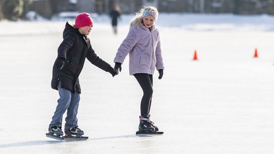 Foto's: Fryslân sluit winterse week af met dag vol ijspret Nieuws