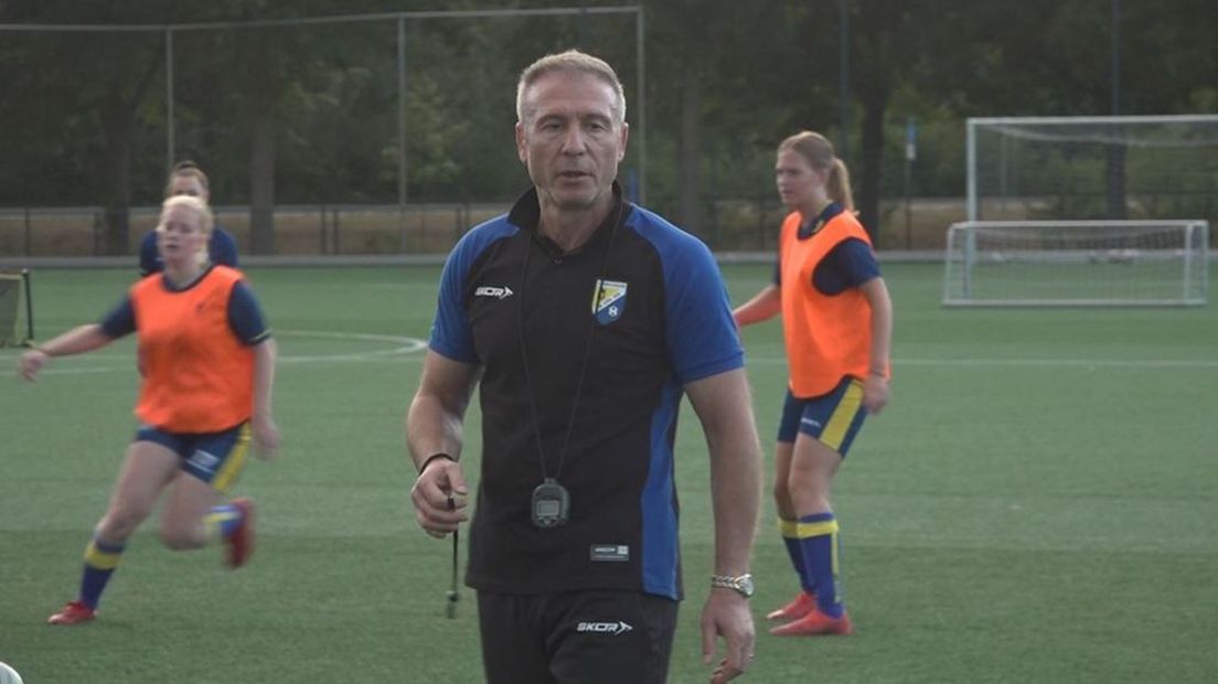 Goran Kristófer Micic op het veld in Lochem.