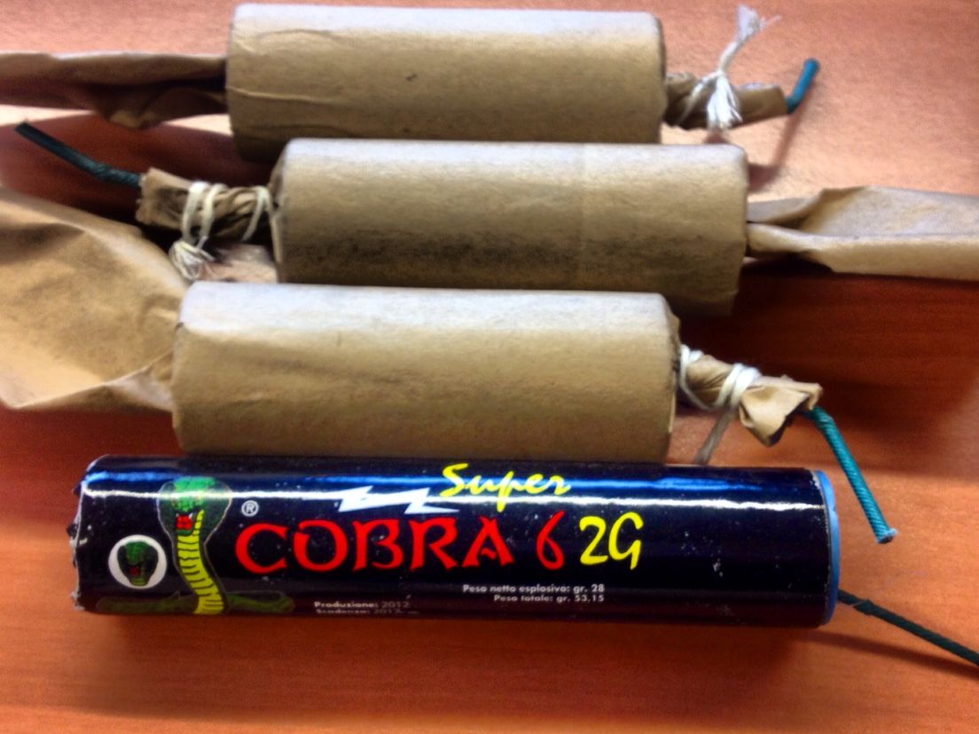 Een cobra, populair illegaal vuiurwerk