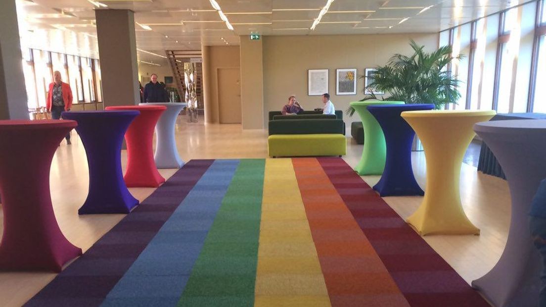 Drenthe krijgt een regenboog-zebrapad (Rechten: RTV Drenthe/Janet Oortwijn)