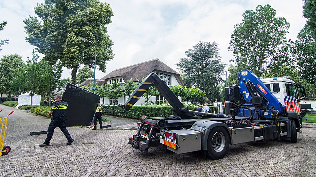 Onderzoek bij woning van Sabee.