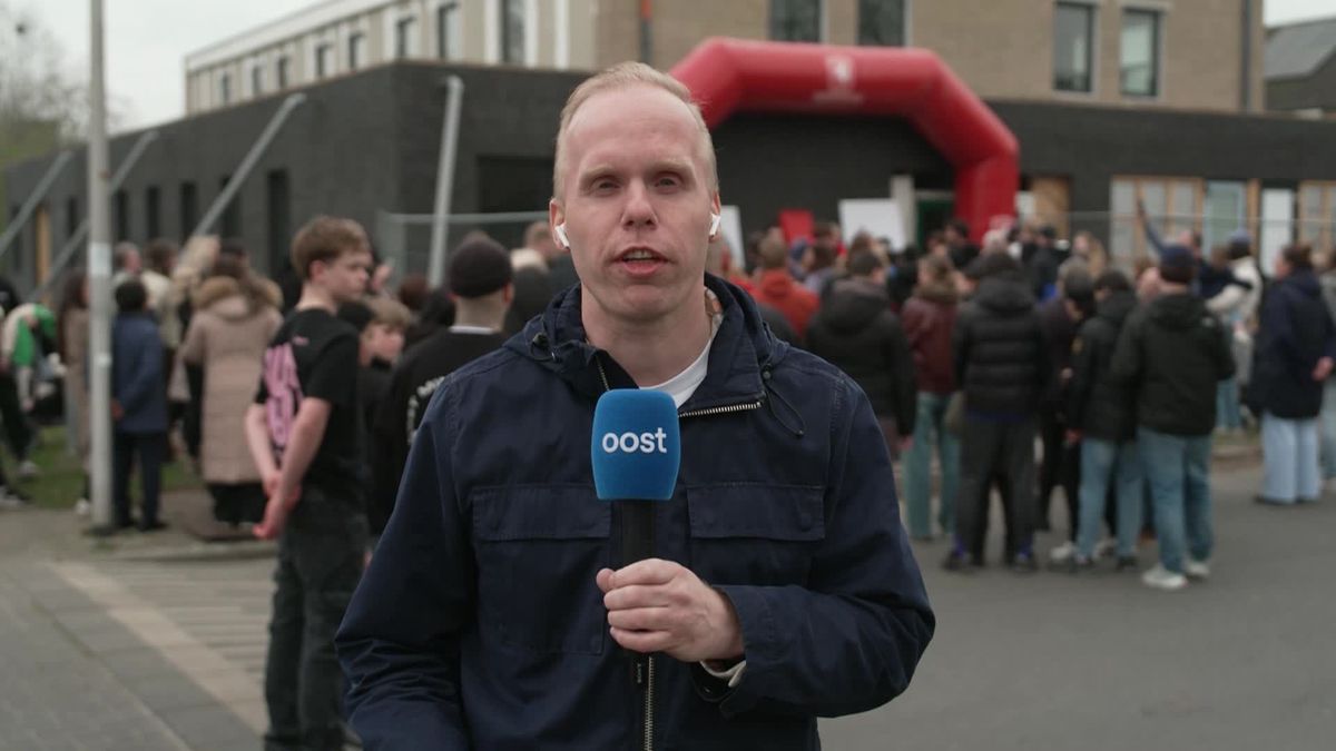 De onthulling van de Nouri-AED in Enschede.