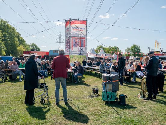 Zonnige momenten, maar ook frisse wind rond dodenherdenking en Bevrijdingsdag in Drenthe