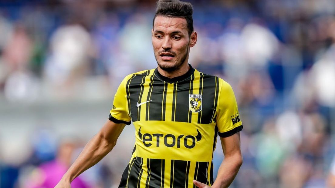 Darfalou is weg, Vitesse haalt een nieuwe spits terug