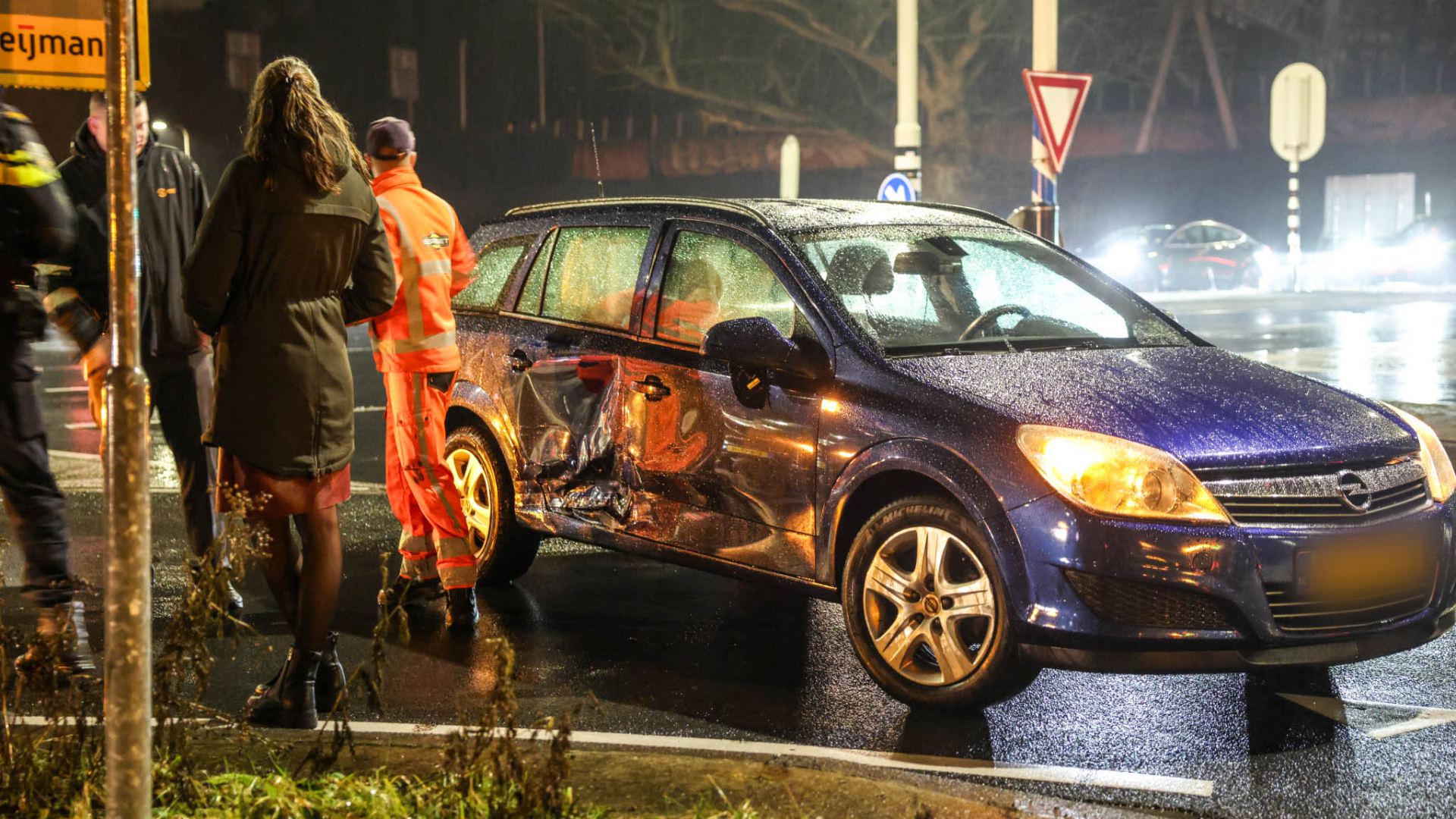 Auto's botsen op elkaar in Amersfoort