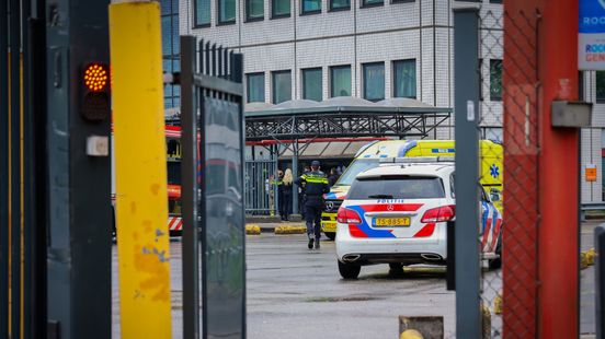 Twee gewonden door frontale botsing van twee autos. Twee gewonden door frontale botsing van twee autos.