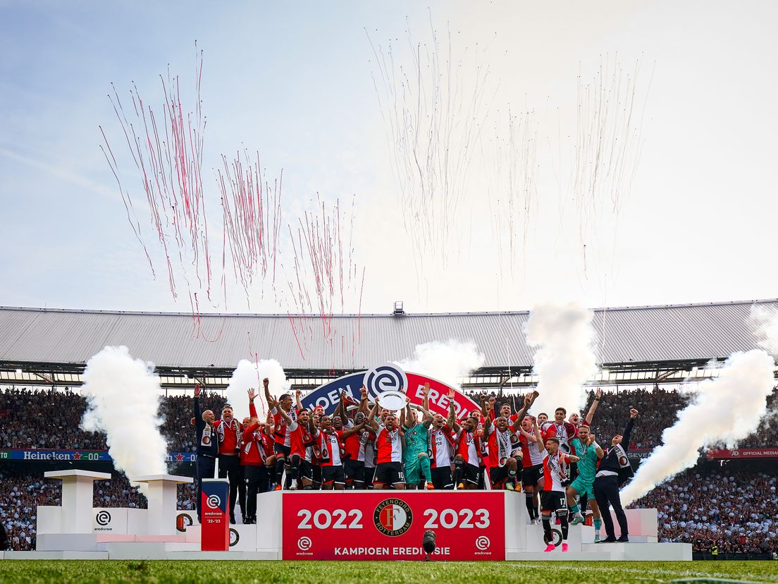 Feyenoord houdt de kampioensschaal de lucht in
