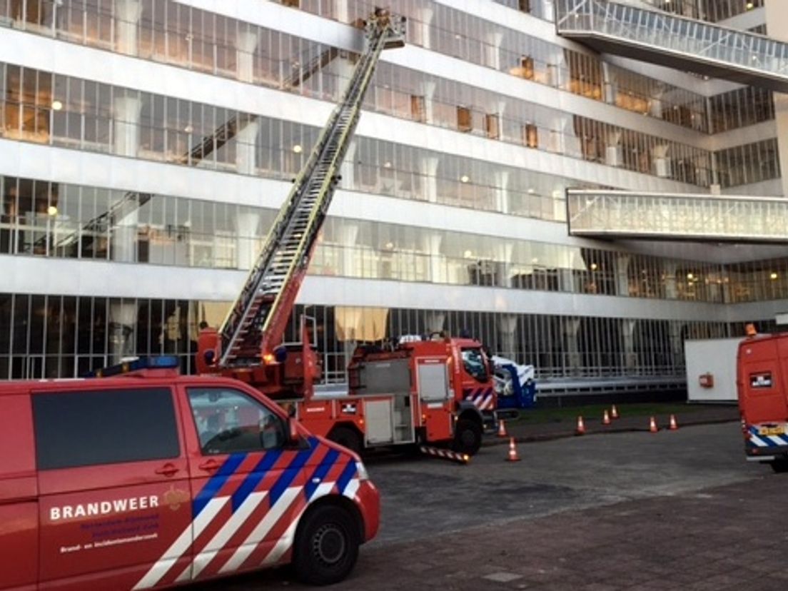 Brandweer blust brand vierde etage Van Nellefabriek