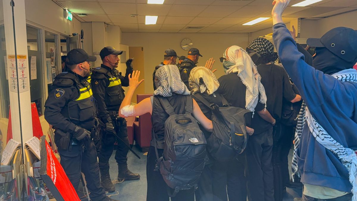 Liveblog: Pro-Palestinabetogers weigeren gebouw universiteit te verlaten, ontruiming lijkt aanstaand
