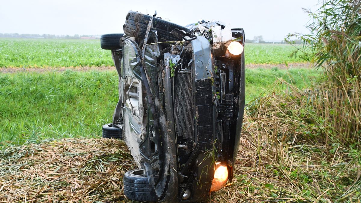 Ongeval Kortgene: auto van de weg en twee gewonden