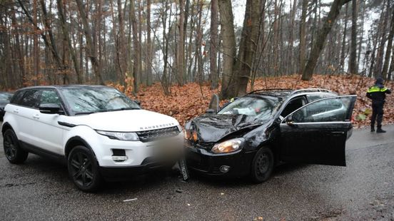 Auto's botsen in Beekbergen