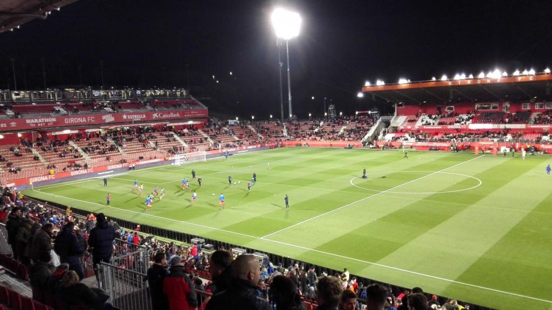 Het trainingskamp van De Graafschap in Spanje staat niet alleen in het teken van hard trainen. Ze kijken er ook naar de wereldtop. De selectie was woensdag aandachtig toeschouwer bij de Spaanse bekerwedstrijd FC Girona  - Atlético Madrid.