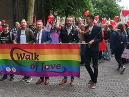 Walk of Love terug en van start in Utrechtse Ondiep waar eerder 'regenbooghuizen' bekogeld werden