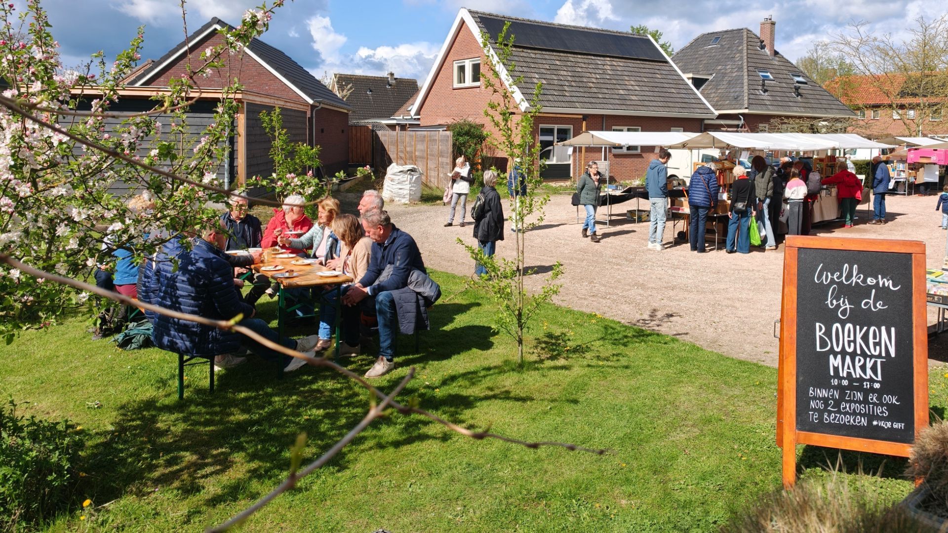 Internationale Pinksterboekenmarkt bij de Koppelkerk in Bredevoort.