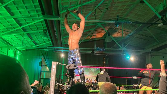 Dit is hoe Amerikaans showworstelen een volle zaal en enthousiast publiek trekt in Rotterdam