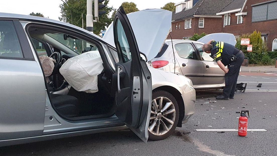 Aanrijding in Hengelo, twee gewonden