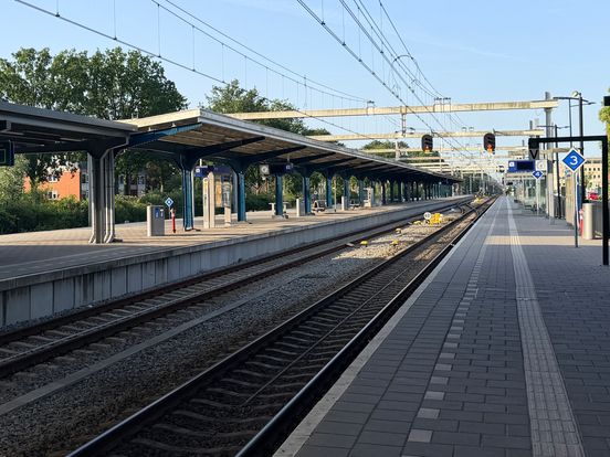 Lege stations door staking
