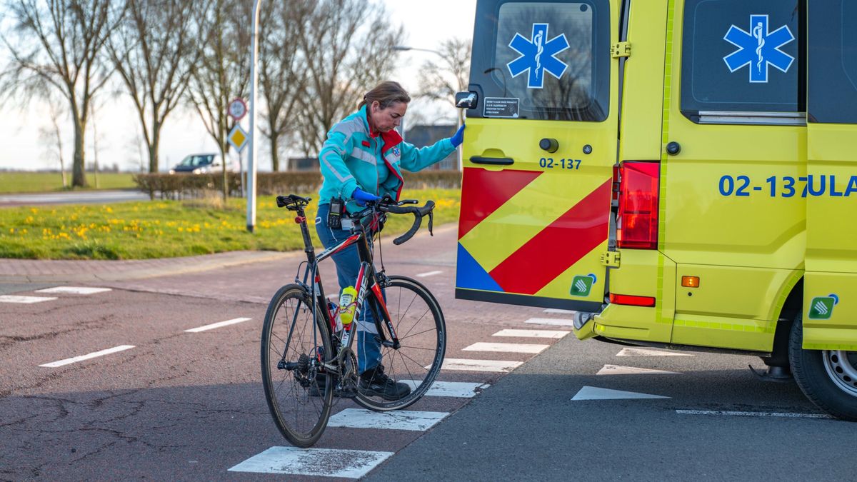Fietser gewond na aanrijding in Jutrijp | Deel Feanwâlden ligt onder de bagger