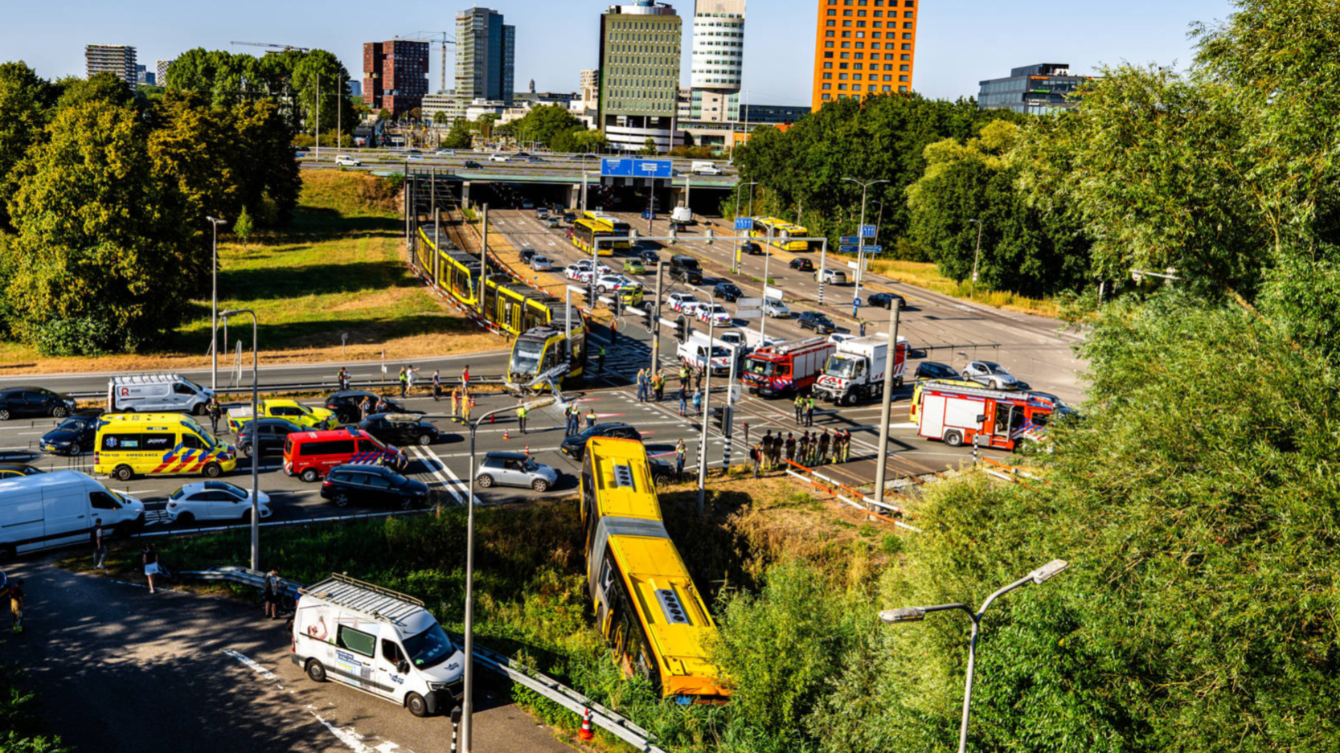 Chauffeur na botsing met tram weer thuis, Transdev onderzoekt ongeluk