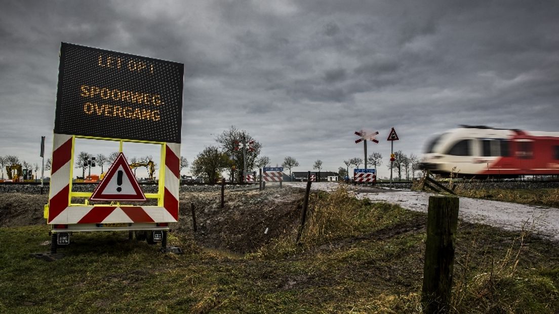 De Maatschappij Voor Beter OV pleit voor een verbod op bijzondere zware voertuigen op spoorwegovergangen (Rechten: ANP/Siese Veenstra)