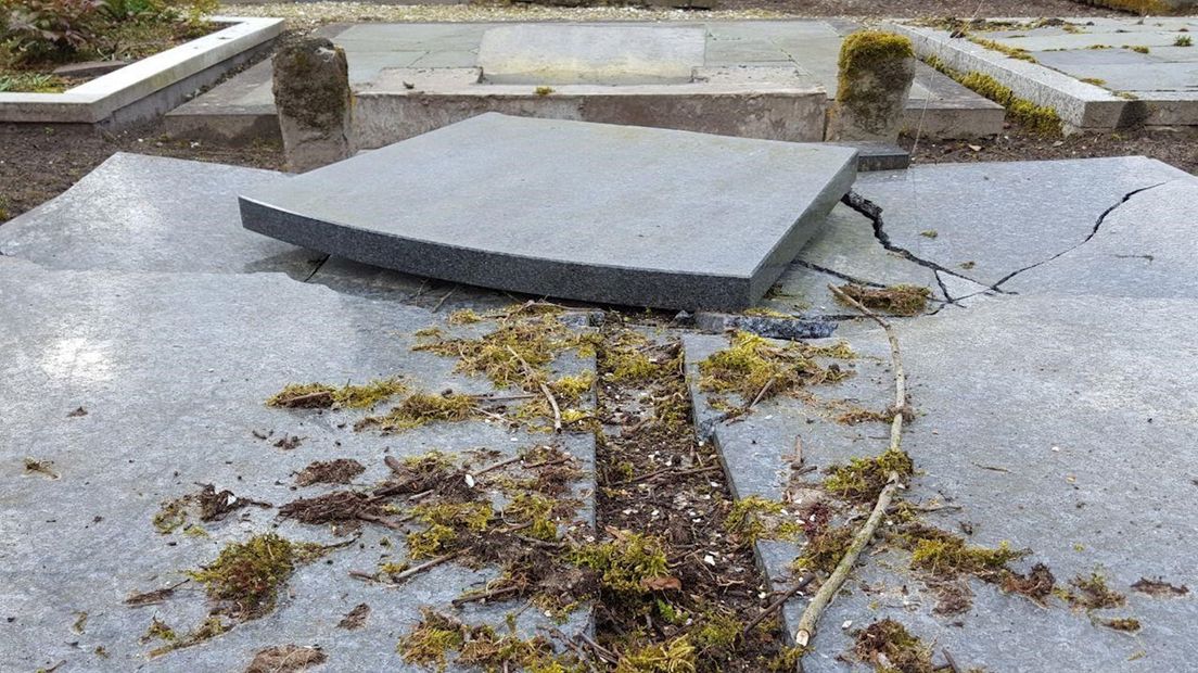 Vernielingen blijken stormschade, politie door het stof