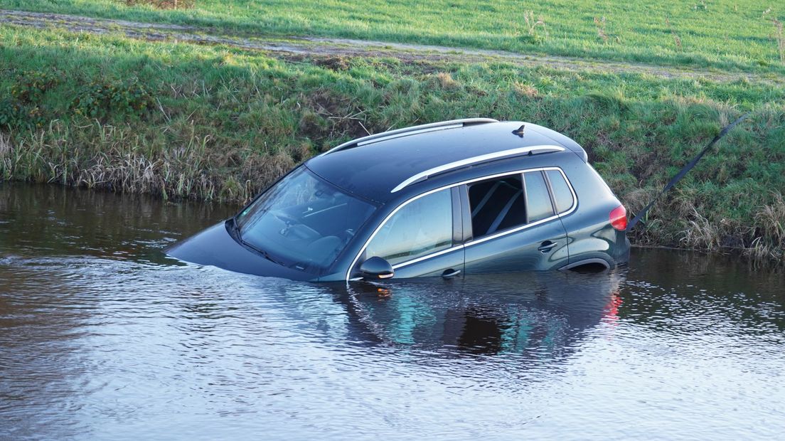 Auto te water de Wijk