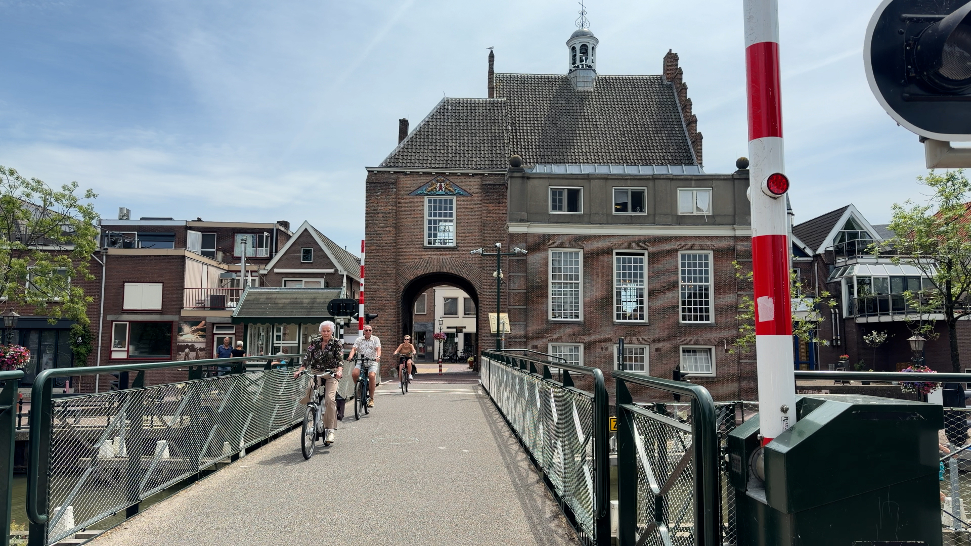 Brug in Montfoort telkens kapot: 'Ik ben al heel vaak te laat gekomen op school'