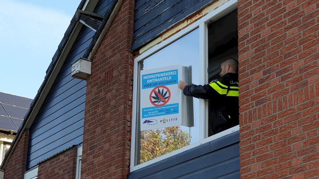 De politie vond in de woning 250 planten