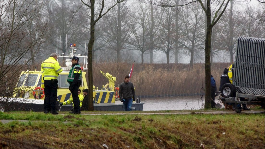 Politieonderzoek na vondst lichaam in Twentekanaal