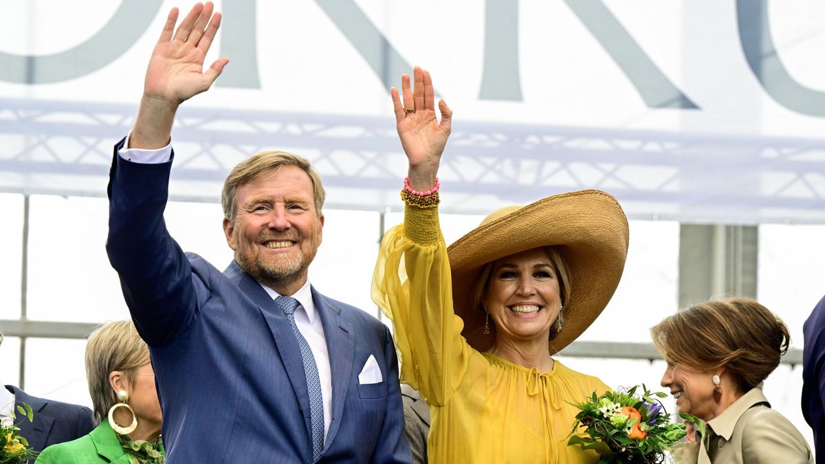 Dokkkum stroomt vol voor de koning | Uitzwaaicomité voor de koning in Hurdegaryp