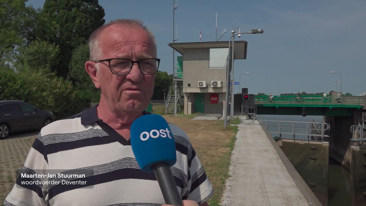 Deventer sluit sluis om het leegstromen van binnenwateren te voorkomen