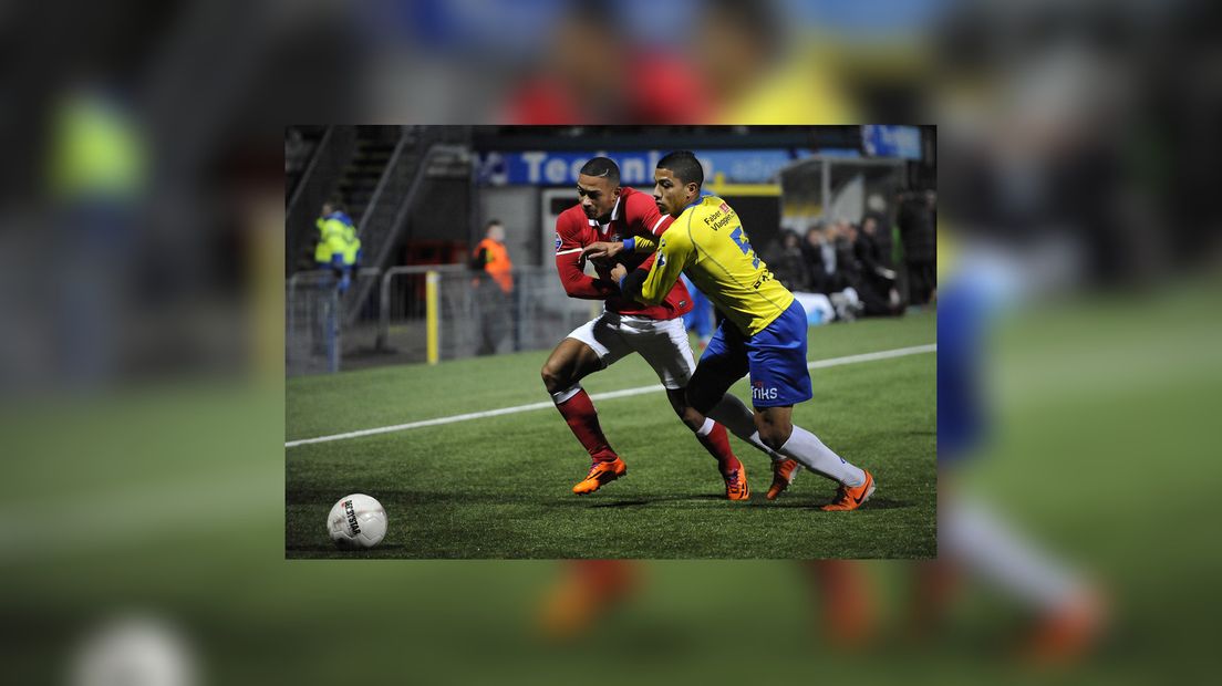 Memphis Depay, PSV (L) Marlon Pereira (R) SC Cambuur