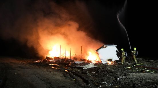Campinghuisje afgebrand • schade bij botsing