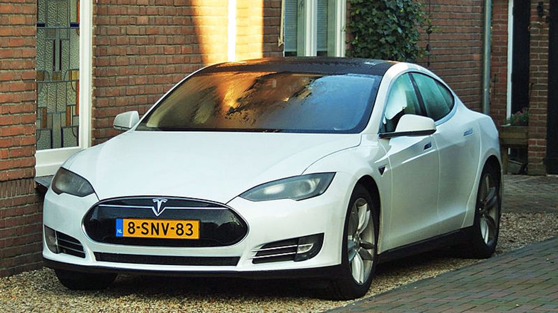 Als het aan D66 Nijmegen ligt wordt de populaire elektrische auto Tesla in de toekomst een beetje Gelders. De lokale D66 wil dat Arnhem en Nijmegen samen met de provincie Gelderland een lobby starten om een nieuwe Tesla-fabriek naar deze regio te halen.