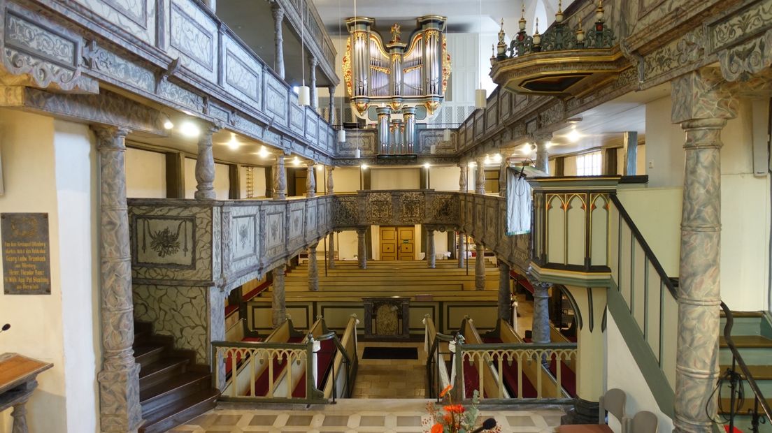 Het interieur van de kerk