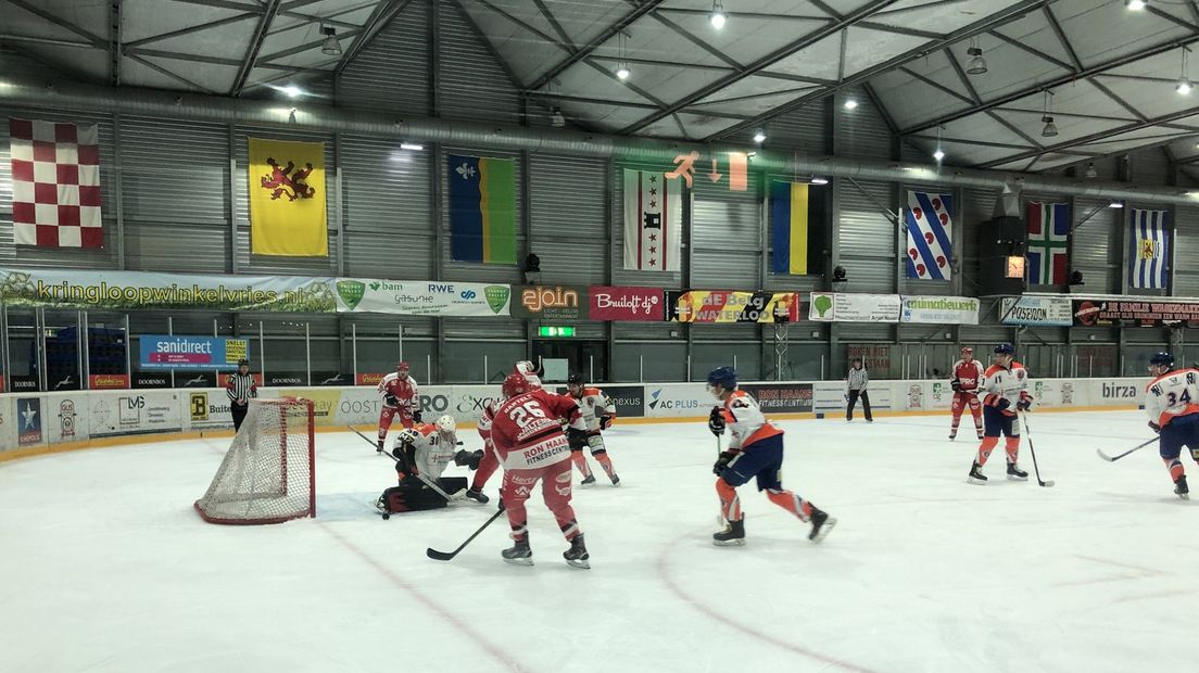 Een spelmoment uit de wedstrijd tussen GIJS en Eindhoven Kemphanen