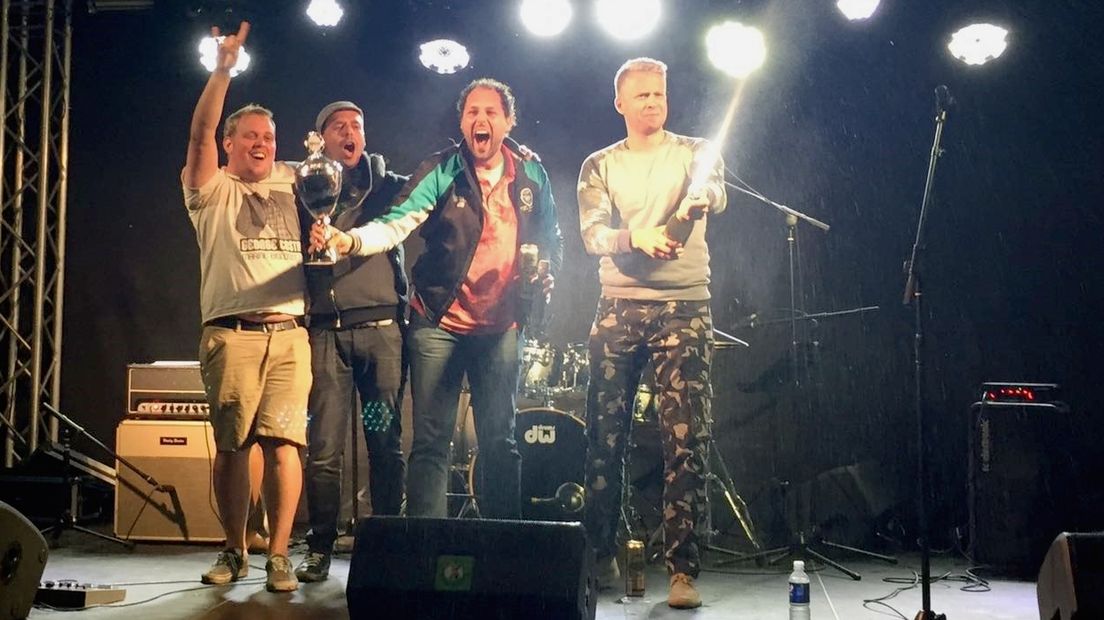 Huldiging van De Autobahnrasers, het winnende team in de Carbagerun