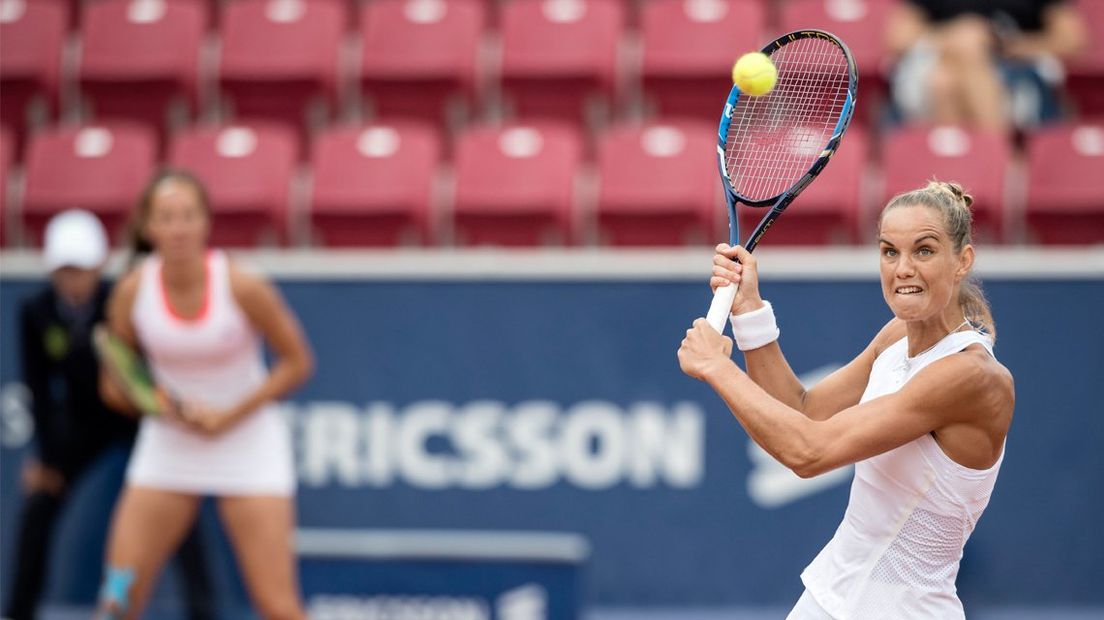 Arantxa Rus tijdens de dubbelspelfinale in Bastad.