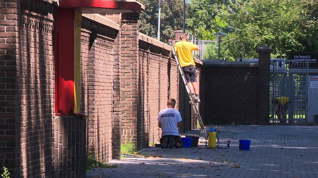 'oude' stadionmuur GA Eagles