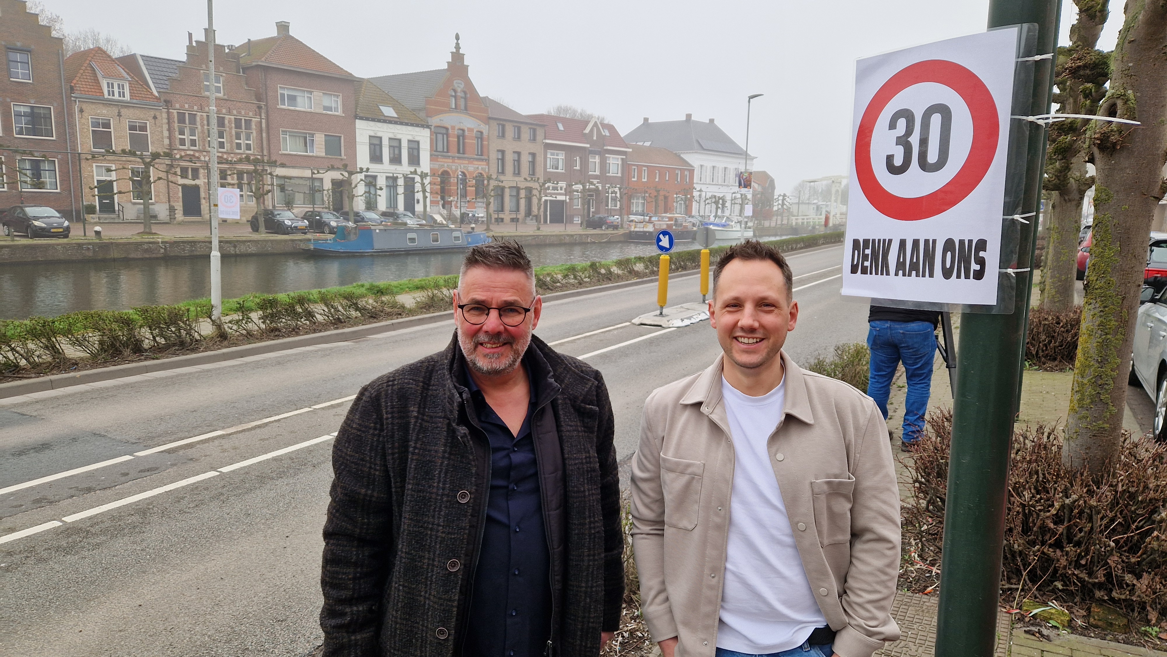 Bewoners zijn hardrijders in straat beu: 'Als ik ergens word aangereden, zal het hier zijn'