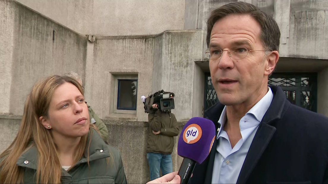 Premier Mark Rutte en minister Carola Schouten van Landbouw spreken woensdagmiddag in Radio Kootwijk met natuurclubs en boeren over problemen en mogelijke oplossingen voor de stikstofproblematiek.