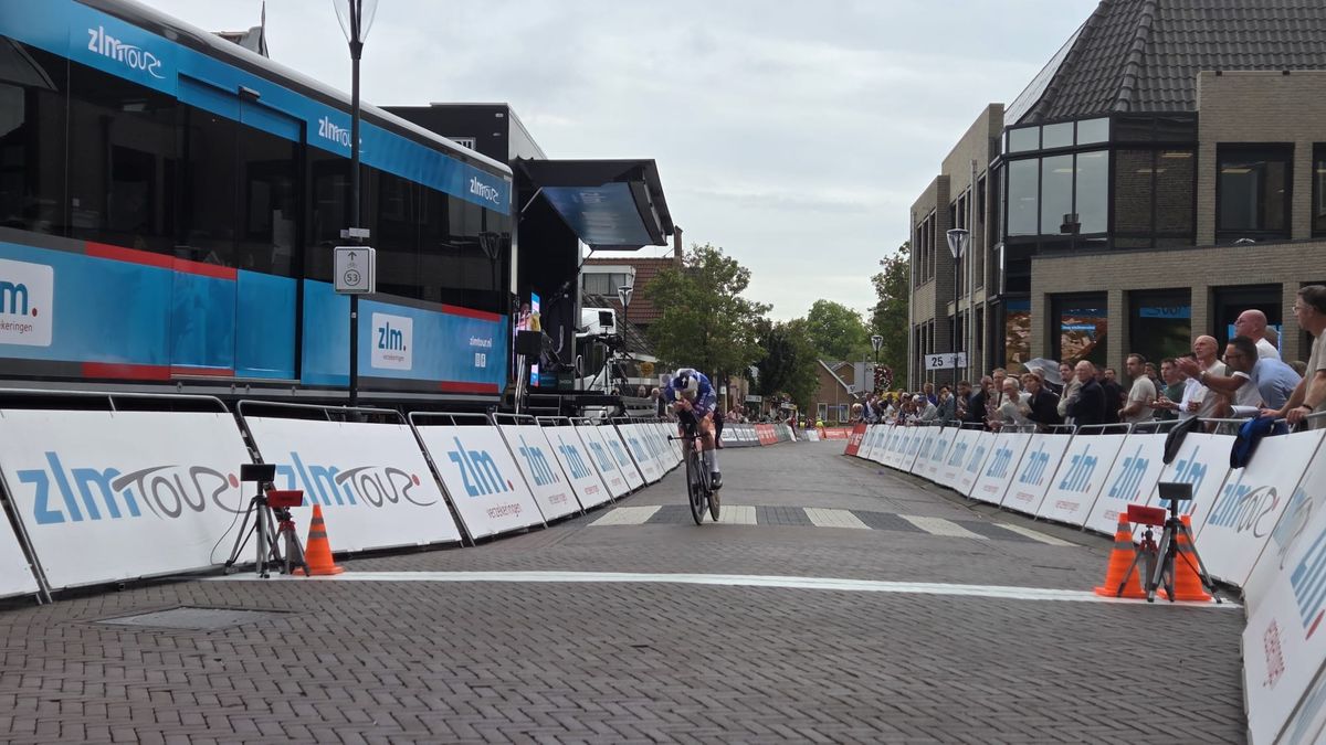 LIVE: Renners aangekomen in Kapelle voor start ZLM Tour, broers Van Dijke verkennen parcours