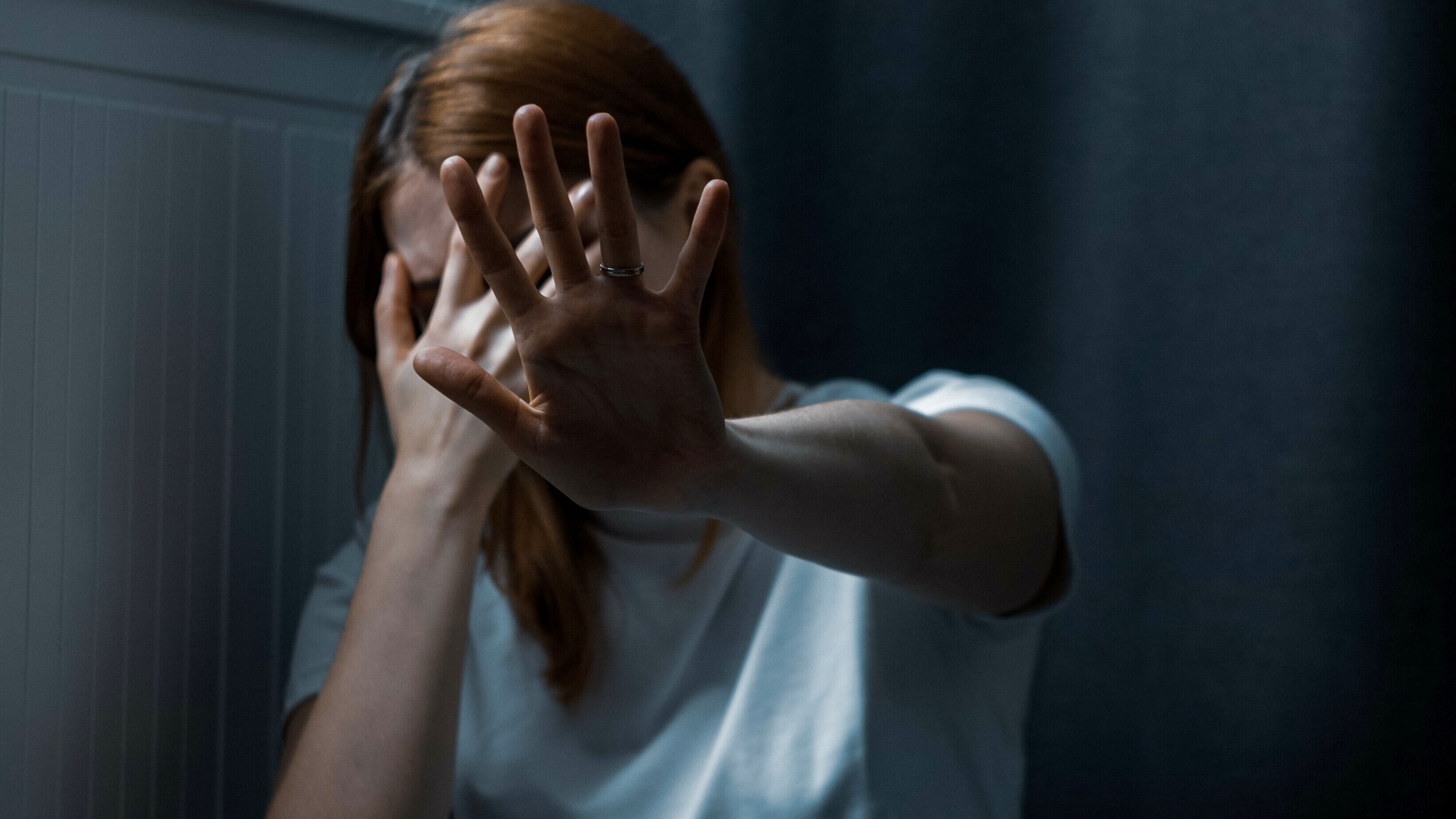 De stille striid om feiligens: wat bart der nei in melding by Veilig Thuis?