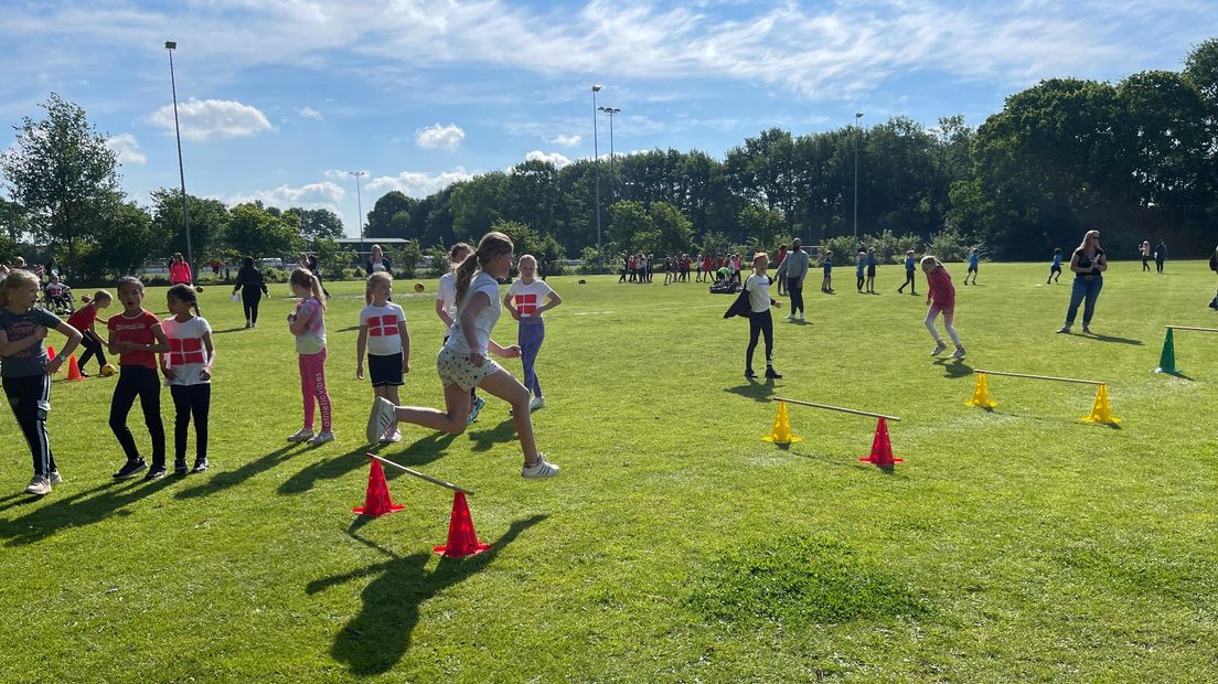 Spelende kinderen op de Olympiade