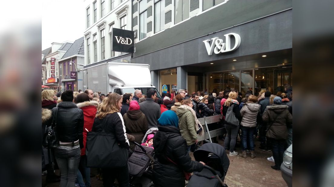 Drokte by de Ljouwerter V&D fanwegen de ferkeap fan de foarried