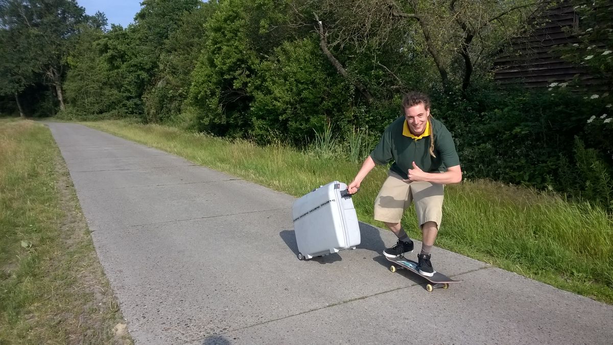 Op een skateboard van Drenthe naar Kaapstad