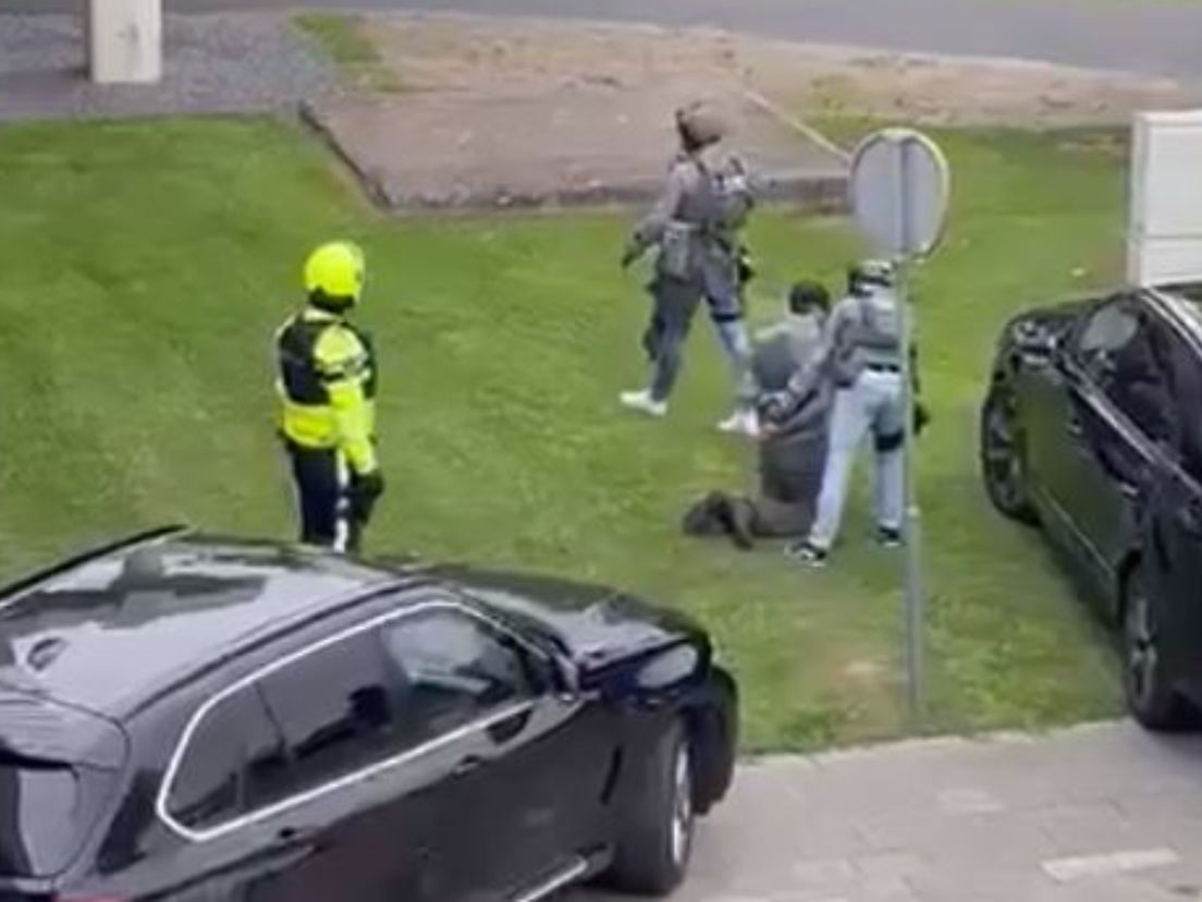 Op een grasveld niet ver van het EMC werd een verdachte aangehouden.
