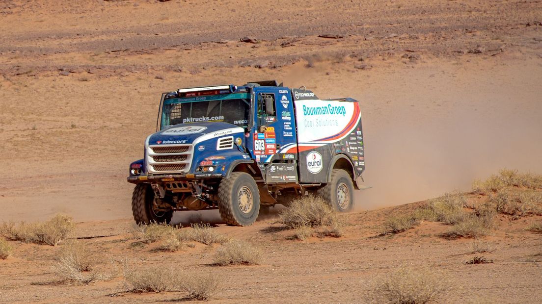 Van den Brink in de Saoedische woestijn tijdens de Dakar Rally van 2024.