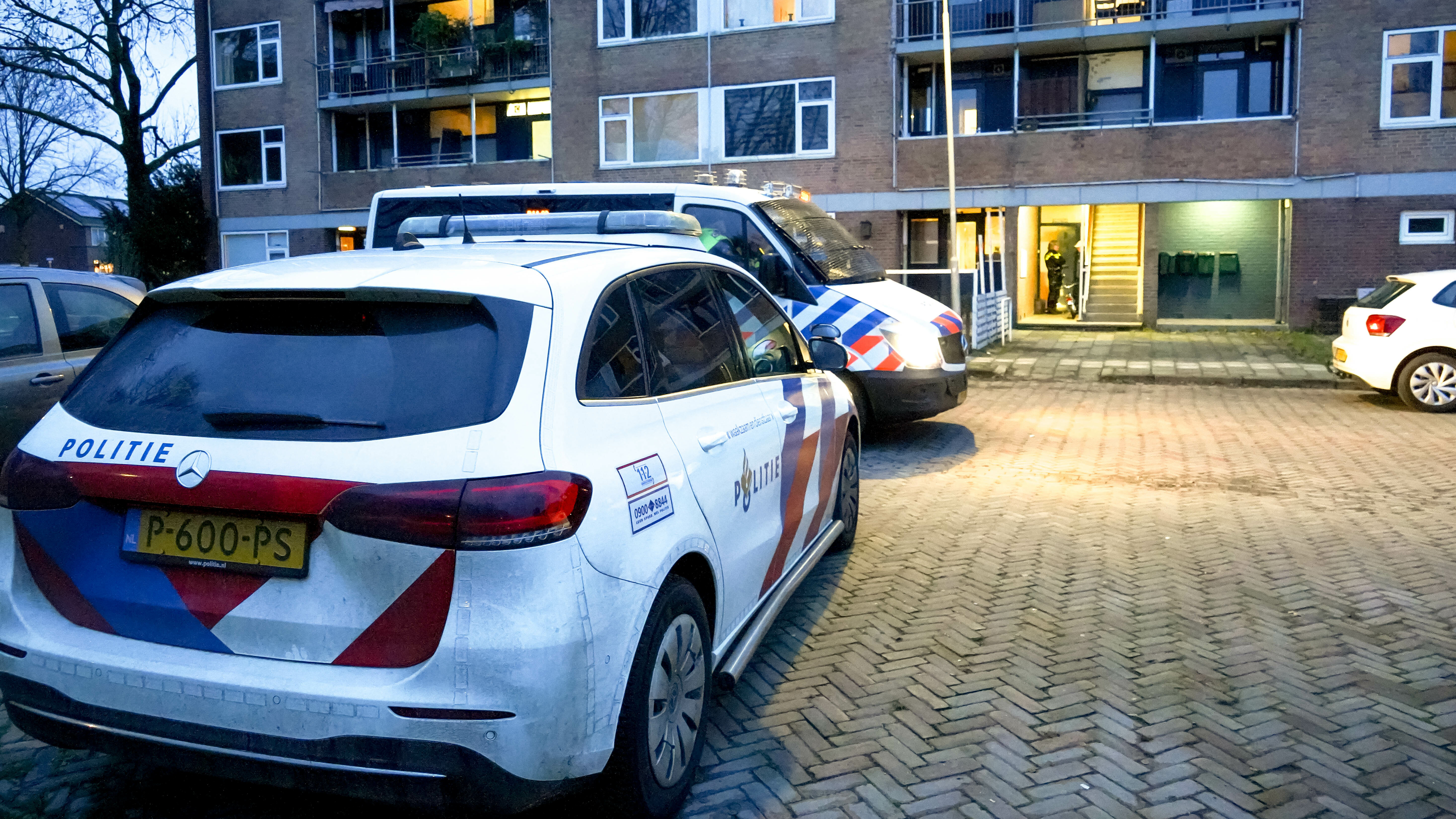 Politie Neemt Vuurwerk In Beslag Bij Inval In Woning Assen - RTV Drenthe