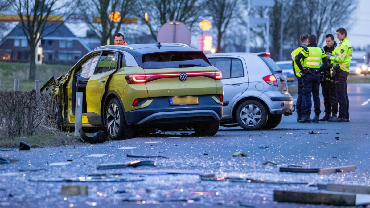 Drie gewonden bij ongeluk Reduzum | Babbeltruc in Opsporing Verzocht